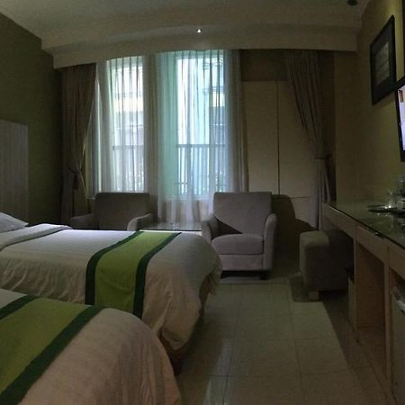 פורווקרטו Hotel Wisata Niaga מראה חיצוני תמונה