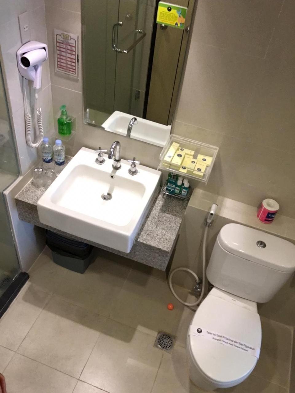 פורווקרטו Hotel Wisata Niaga מראה חיצוני תמונה