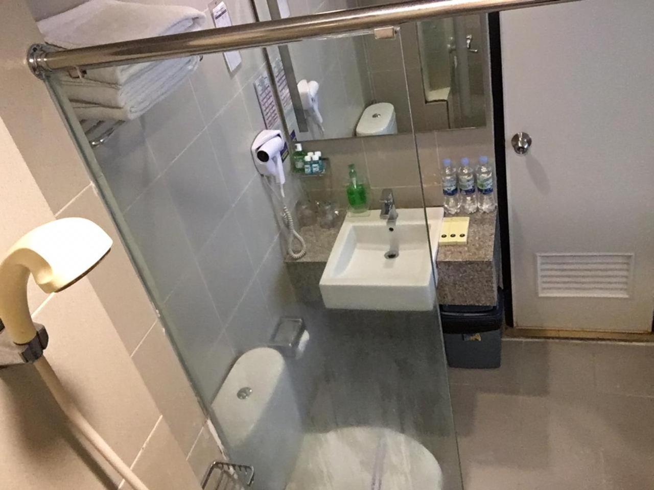 פורווקרטו Hotel Wisata Niaga מראה חיצוני תמונה