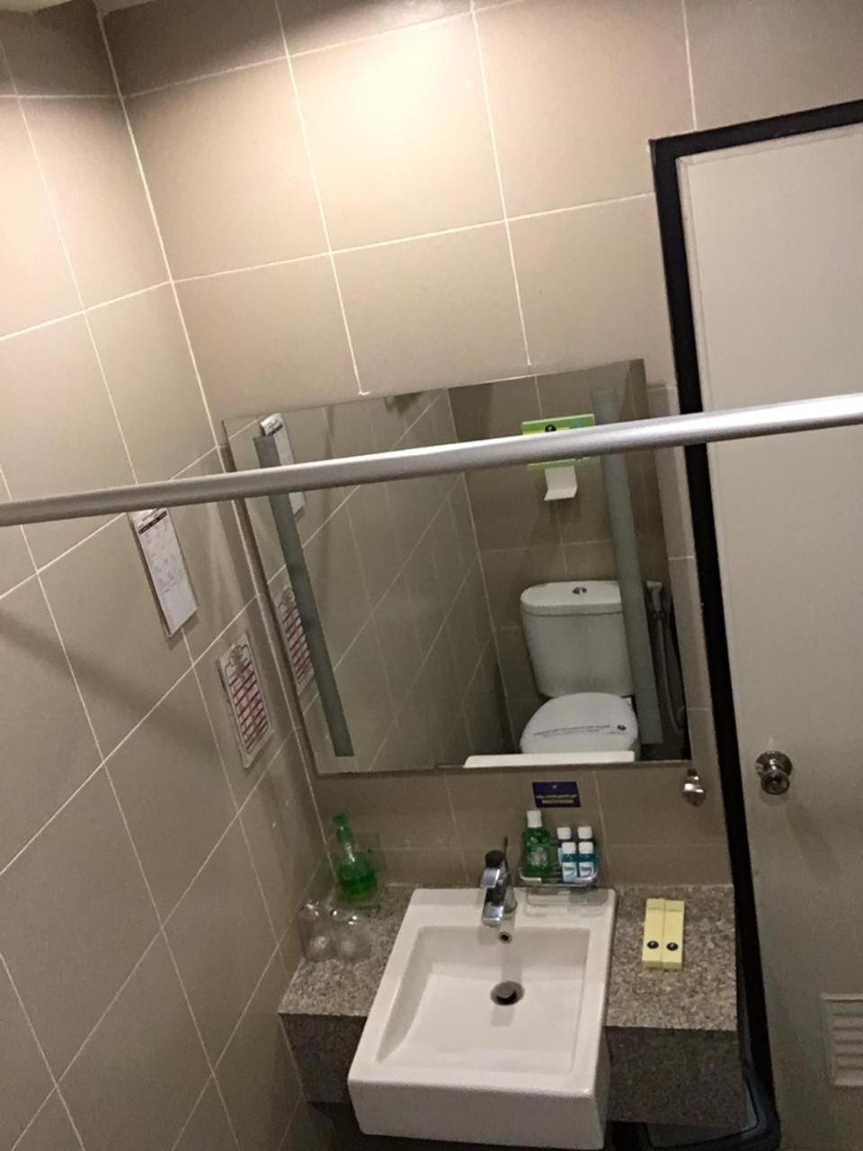 פורווקרטו Hotel Wisata Niaga מראה חיצוני תמונה