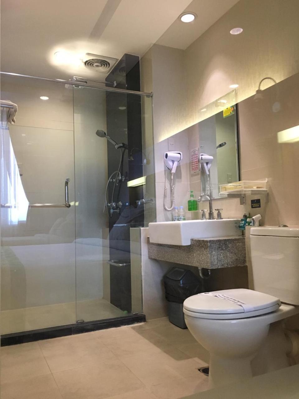 פורווקרטו Hotel Wisata Niaga מראה חיצוני תמונה