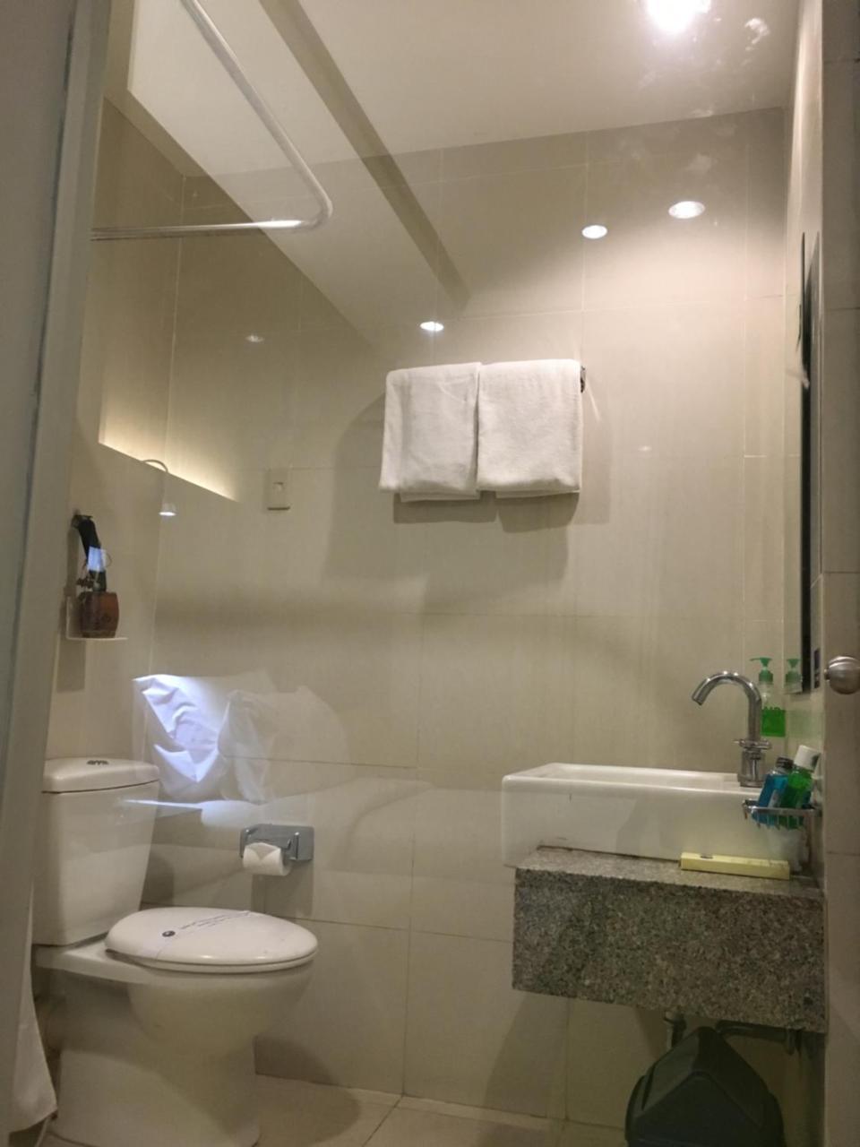 פורווקרטו Hotel Wisata Niaga מראה חיצוני תמונה
