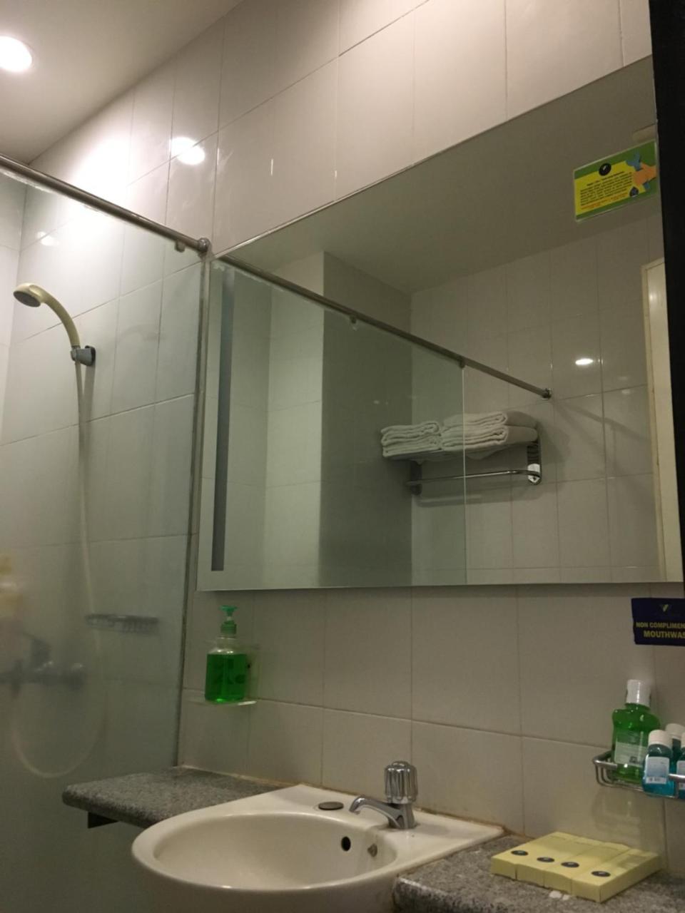 פורווקרטו Hotel Wisata Niaga מראה חיצוני תמונה