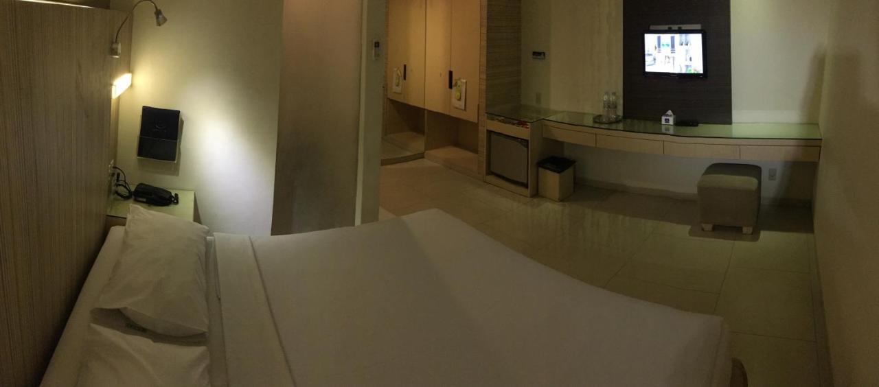פורווקרטו Hotel Wisata Niaga מראה חיצוני תמונה