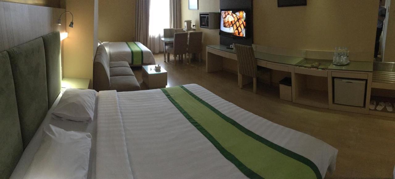 פורווקרטו Hotel Wisata Niaga מראה חיצוני תמונה