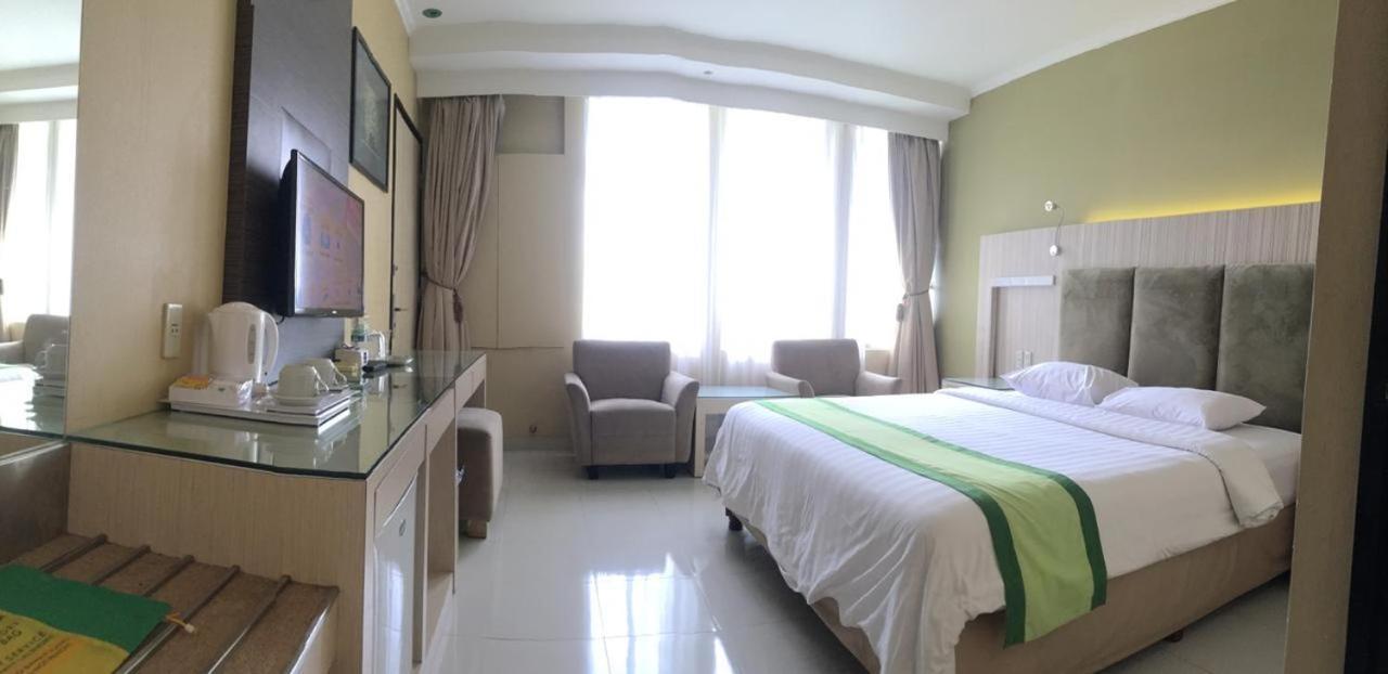 פורווקרטו Hotel Wisata Niaga מראה חיצוני תמונה