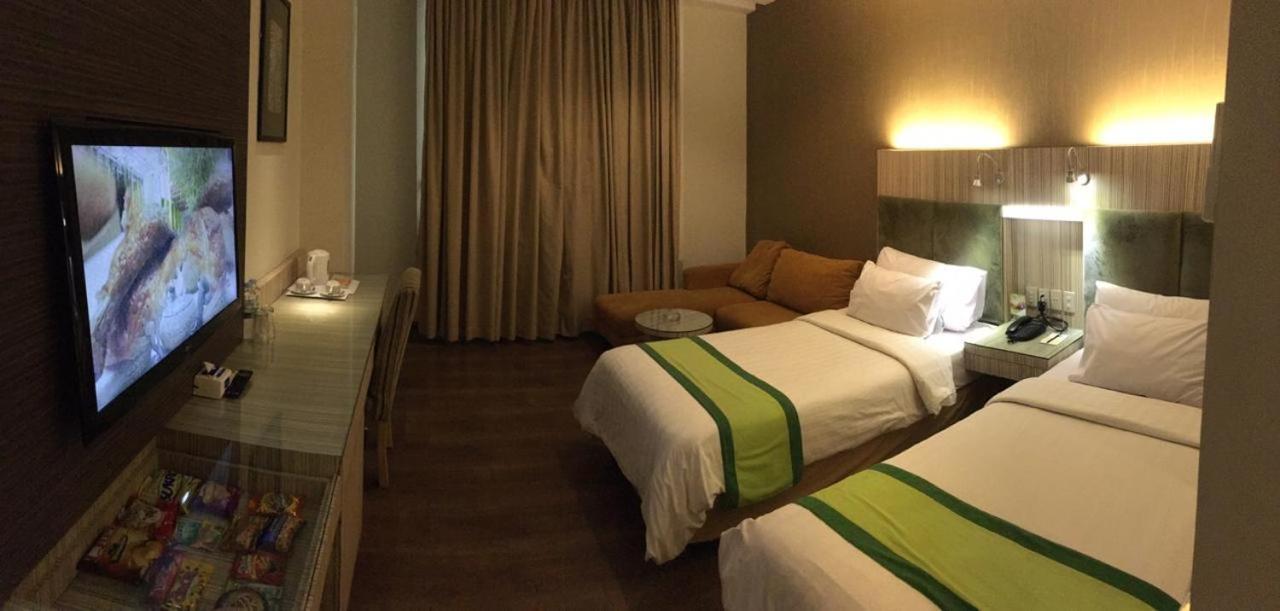 פורווקרטו Hotel Wisata Niaga מראה חיצוני תמונה